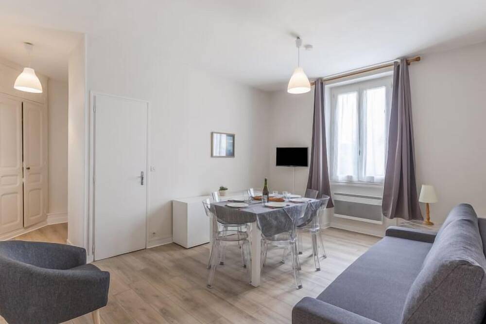 Entire apartment, Le Petit Robinson in La Richardais, Saint-Malo region