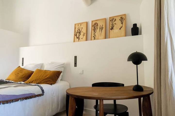 Location de vacances pour 12 personnes, avec terrasse ainsi que jacuzzi et jardin à Gigondas - 2