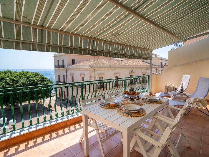 Appartamento intero, Appartement am Meer 'Blick aufs Meer in Giardini-Naxos, Provincia di Messina