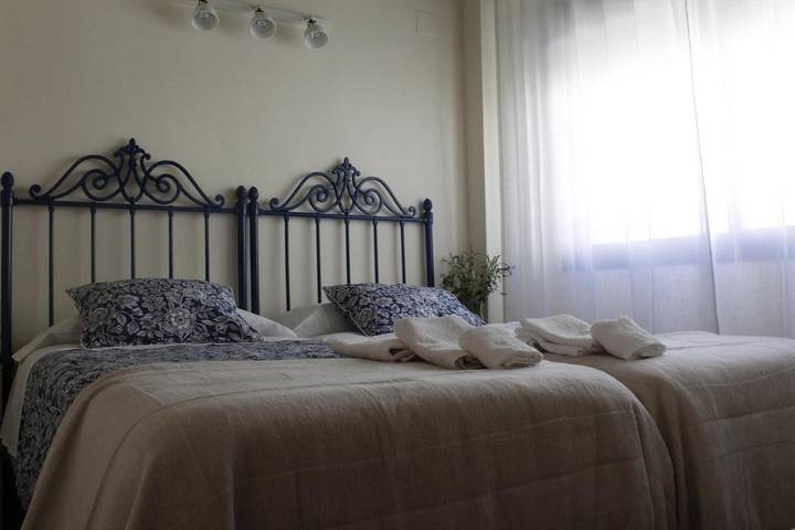 Casa rural para 6 personas, con Terraza y Jardín además de Piscina para niños y Piscina en El Ronquillo - 4