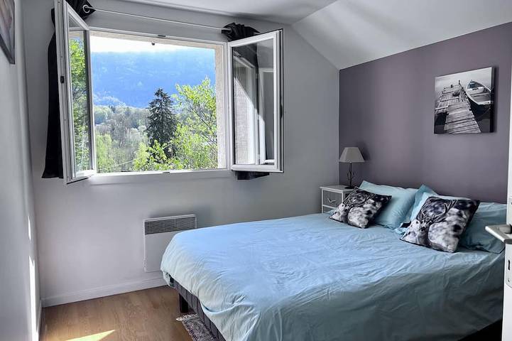 Location de vacances pour 10 personnes, avec jardin et terrasse à Lépin-le-Lac - 3