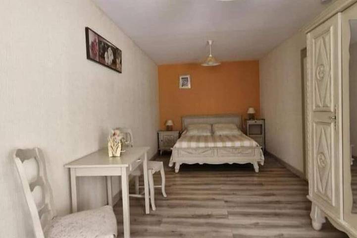 Gîte pour 5 personnes, avec jardin à La Tour-Saint-Gelin - 2