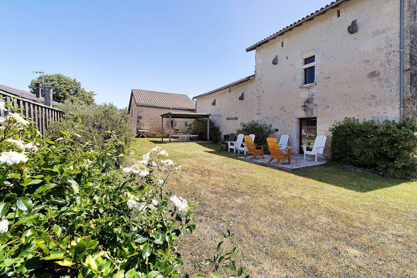 Les Abeilles – Maison de vacances avec piscine privée au cœur du Périgord Vert in La Chapelle-Faucher, Périgord Vert