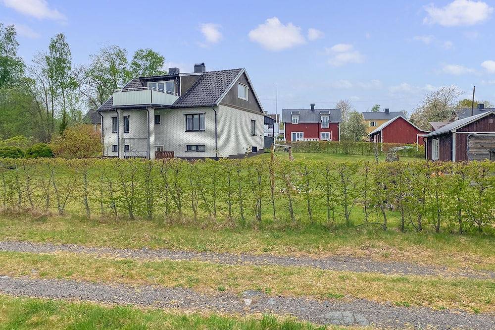 Lovely home in Kosta with Wifi in Kronoberg