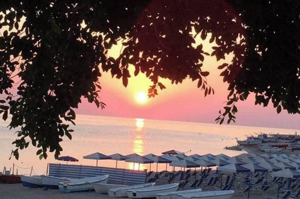 Apartamento entero, Wonderful beachfront apartment In Soverato Marina 50 mt from the sea in Soverato, Provincia de Catanzaro