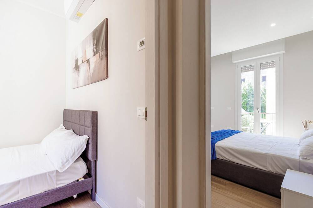 Apartamento entero, Casa Valentina - 4 guests - Wifi Train Station Parking in Módena, Provincia de Módena