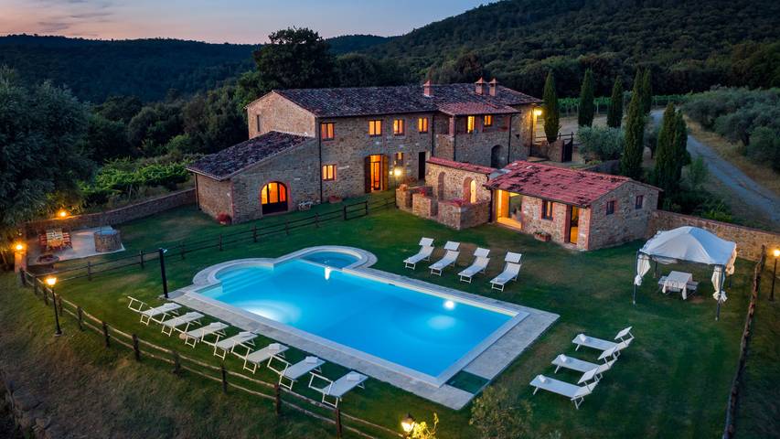 Villa per 14 persone, con Idromassaggio e Terrazza nonché Giardino a Rapolano Terme