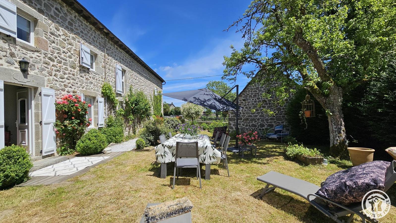 Ferienhaus mit TV, Garten und Internet bei Margerides in Margerides, Ussel und Umgebung