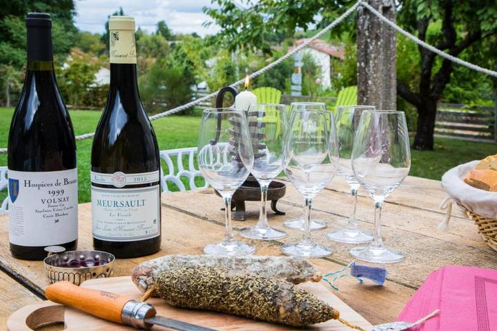 Location de vacances pour 2 personnes, avec jardin ainsi que piscine et vue à Azé (Saône-et-Loir) - 2