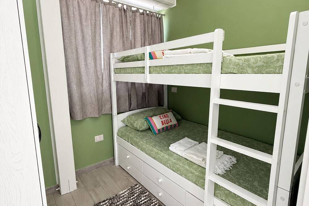 Apartamento entero, Cozy accommodations right in the heart of the city and just a stone's throw from the sea. in Capo d'Orlando, Provincia de Messina