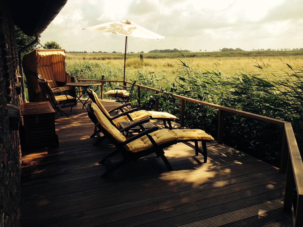 Casa de vacaciones 'Feriencottage Nordseeluft' con terraza privada, jardín comunitario y wifi in Eiderstedt