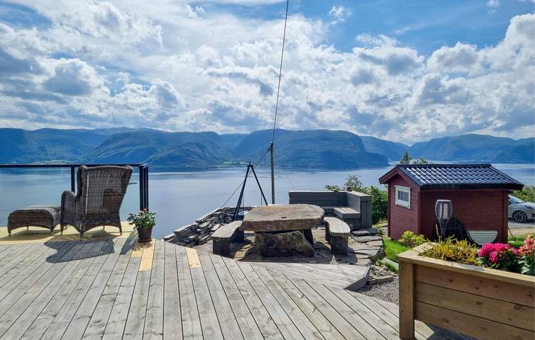 Ferienhaus für 9 Personen mit Garten in Sognefjord