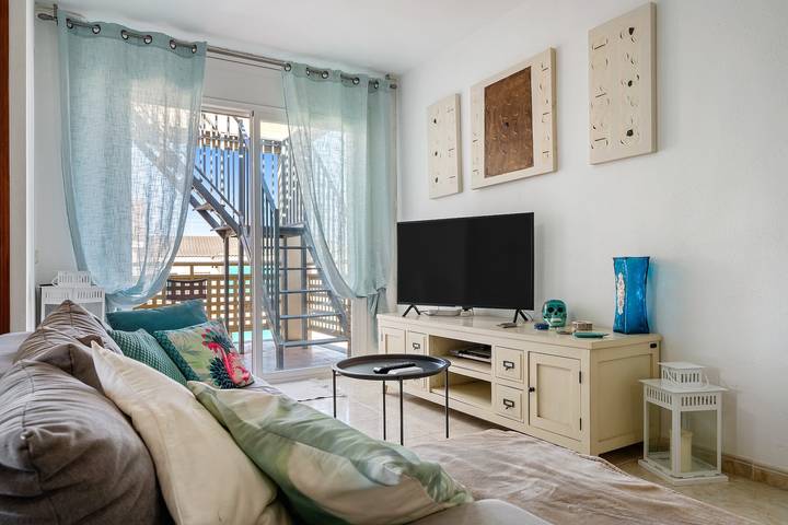 Apartamento entero, Apartamento 'Atico Pepe Y Rosi' con vistas al mar, Wi-Fi y aire acondicionado in Cunit, Costa Dorada