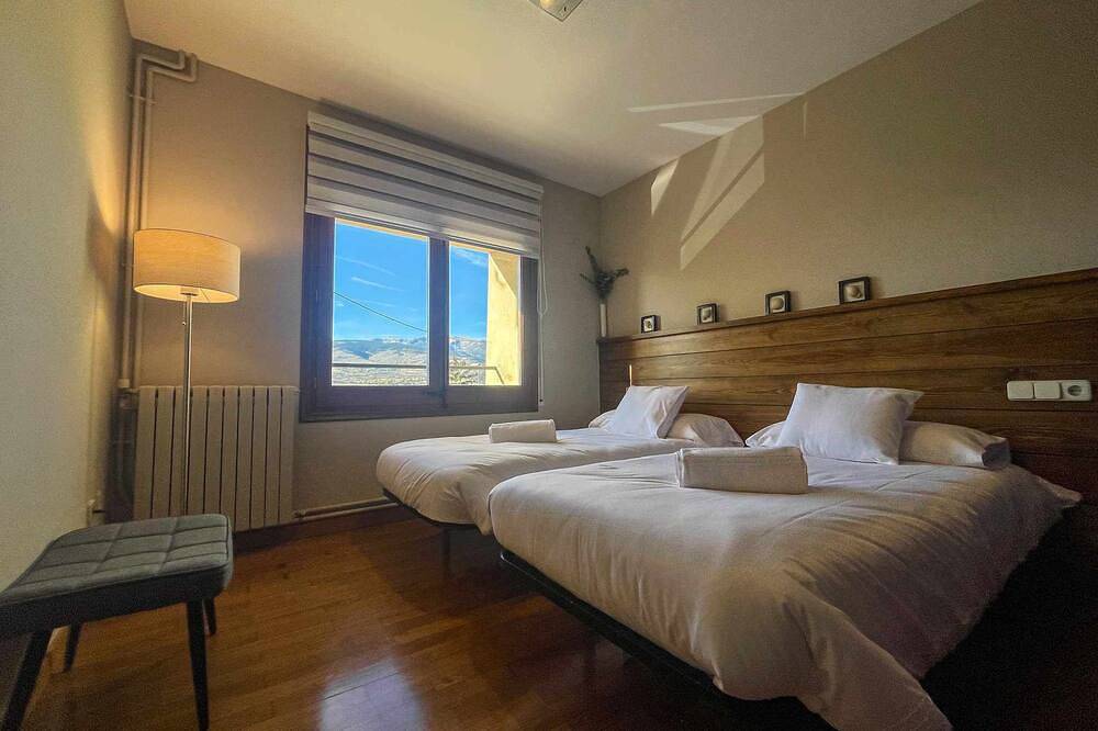 Entire apartment, Puigcerdà Cal Gatesques 2 in Puigcerdà, Catalan Pyrenees