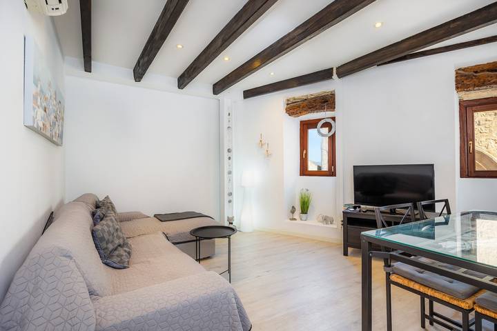Geheel appartement, Appartement 'Can Roses' met privéterras, draadloos internet en airconditioning in Moscari, Selva