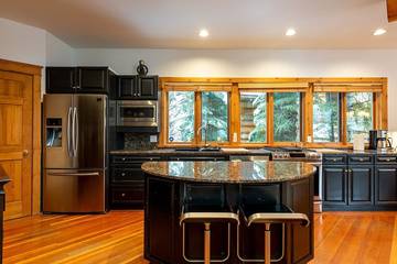 Chalet for 15 Guests in Whistler, Whistler Blackcomb, Picture 1