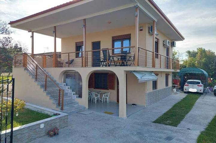 Gîte pour 5 personnes, avec Balcon ainsi que Jacuzzi et Jardin