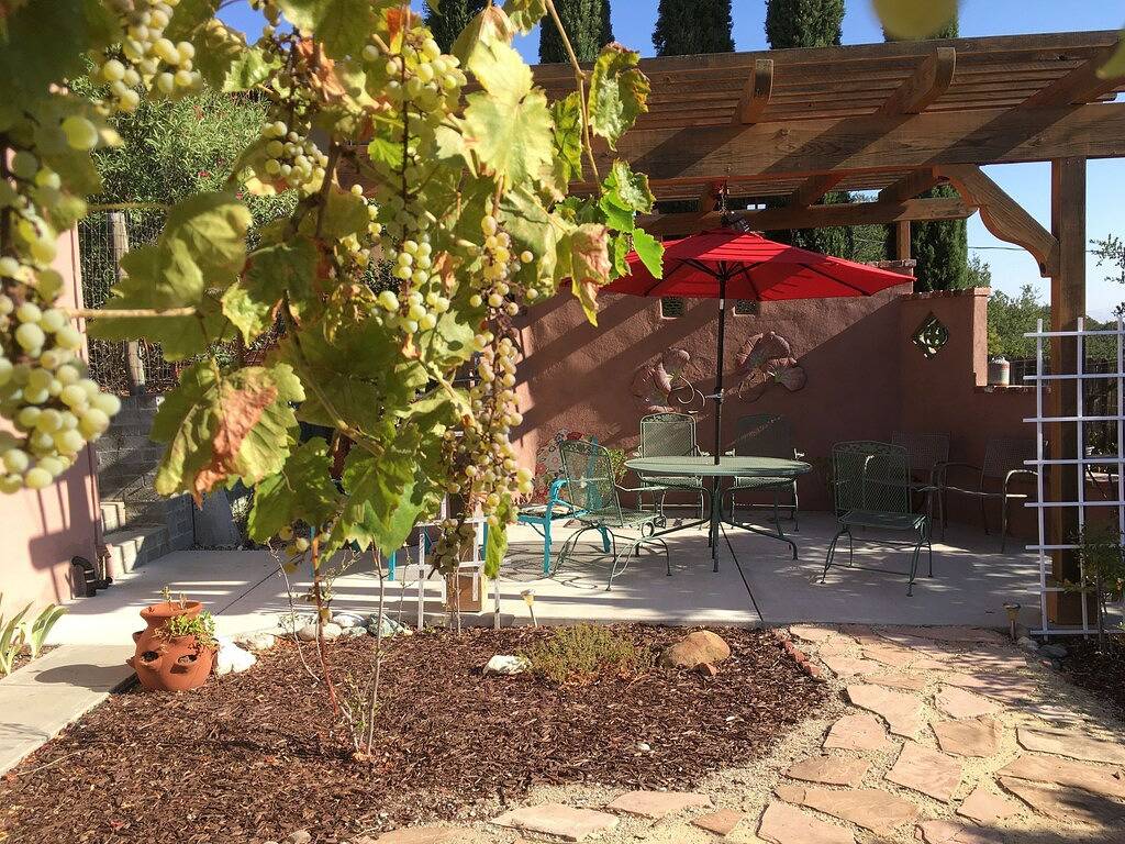 Treetop Lodge - Lassen Sie den Blick über die Westseite in der Nähe der Innenstadt schweifen. in El Paso de Robles, San Luis Obispo County