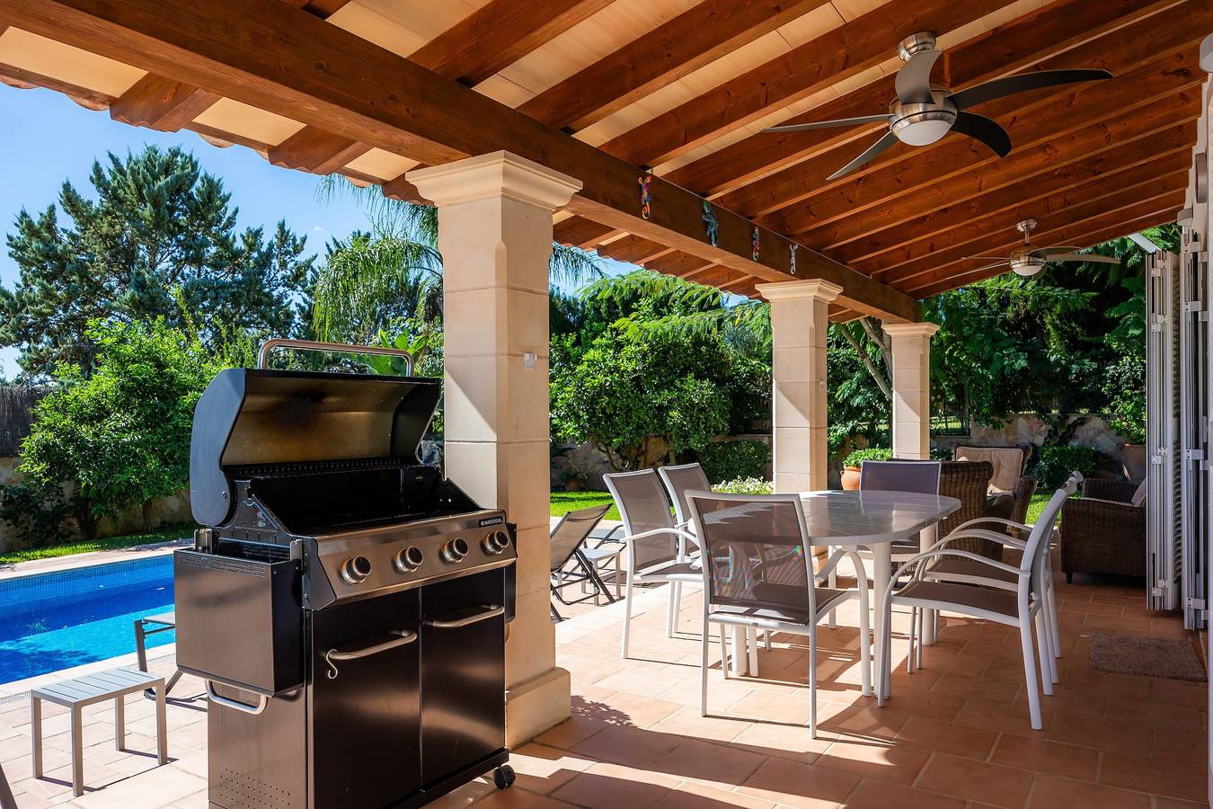 Villa 'Victoria' with Private Pool, Wi-Fi and Air Conditioning in Crestatx, Sa Pobla