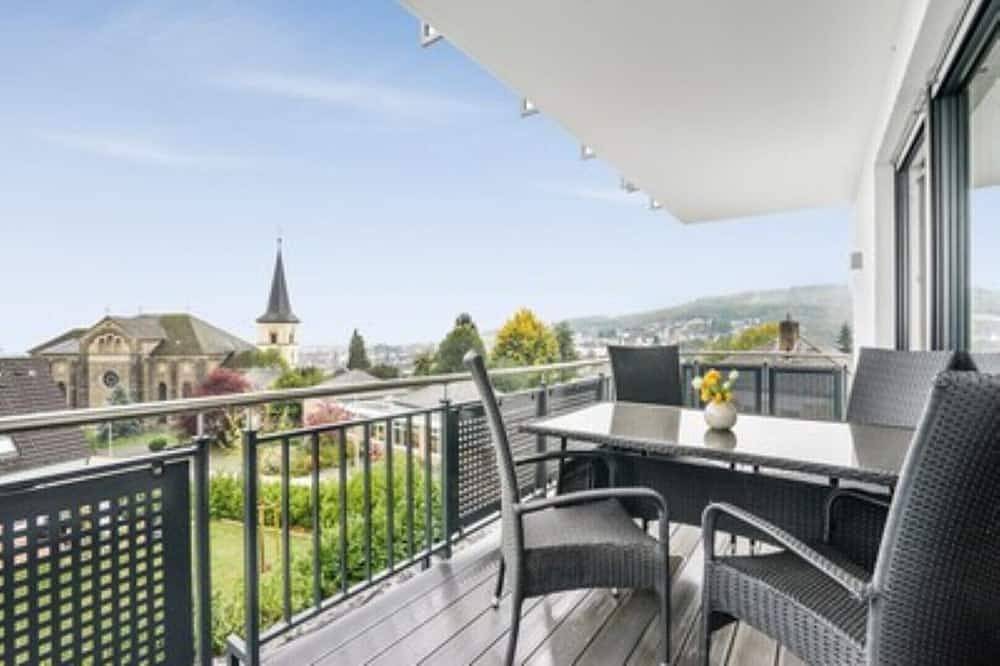Ganze Wohnung, Fewo Panoramablick Dg 90 m² in Laacher See, Nickenich
