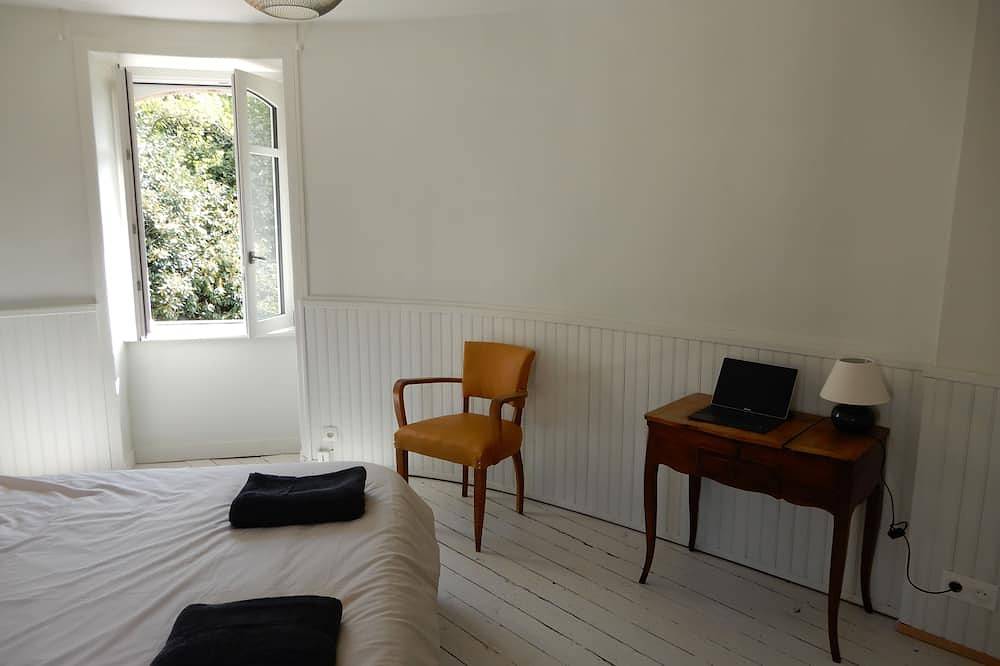Castle outbuilding sleeps 6 in Morlaix, Ceinture Dorée