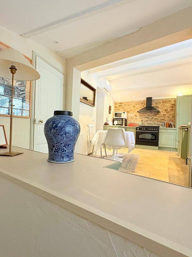 Location de vacances pour 4 personnes, avec terrasse ainsi que vue et piscine à Montbazin - 4