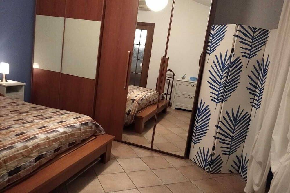 Entire apartment, Lovely Ada House in Bollate, Milan Province