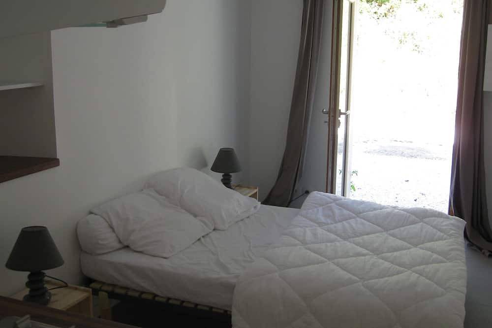 Appartement entier, Appartement de 60m2 ,terrasse,jardin au rdc d'une longère rénovée,internet in Arradon, Côte des Mégalithes
