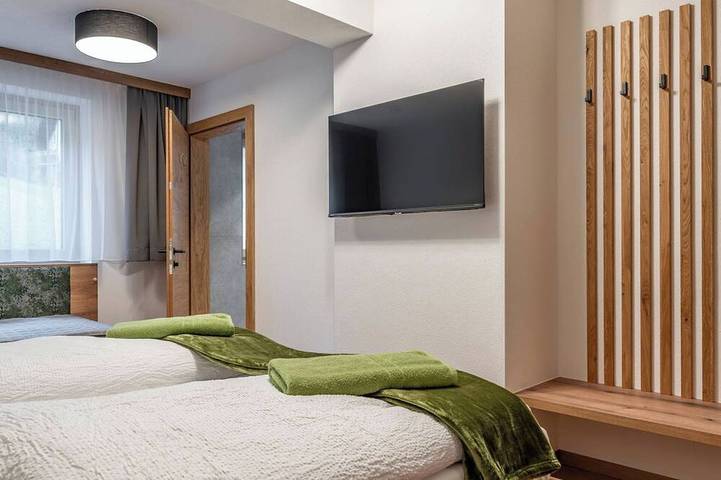 Geheel appartement, Leuk appartement voor 5 personen met Wifi, Tv en balkon in Zell am Ziller, Zillertaler Alpen