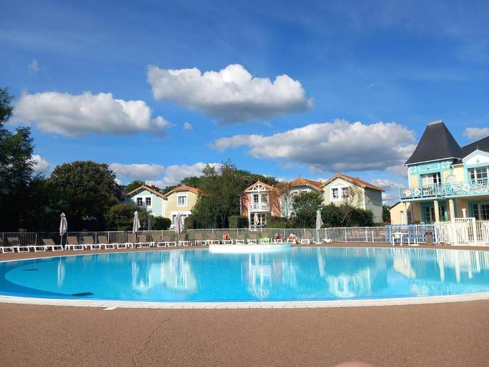 Chambre d’hôte pour 2 personnes, avec Balcon et Terrasse ainsi que Jardin et Bassin pour enfant
