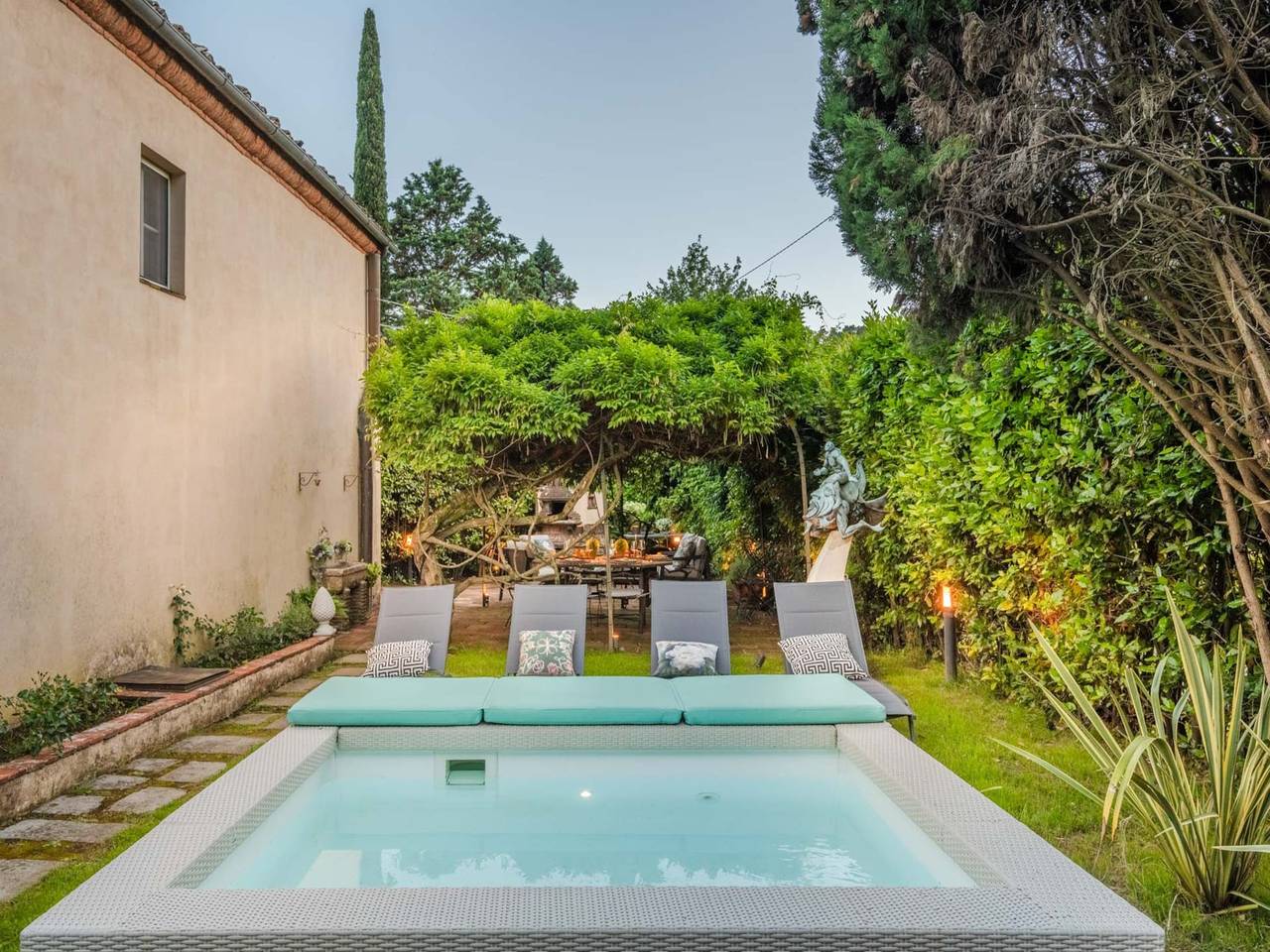 Casale a Lucca con giardino jacuzzi in Lucca, Colline Lucchesi