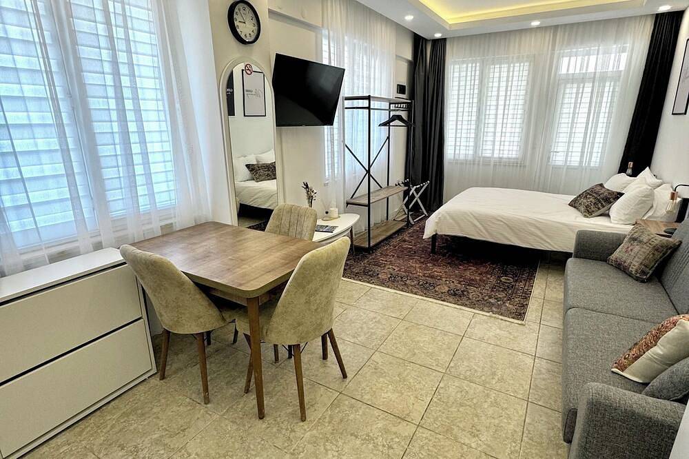 Entire apartment, 5-Min Walk to Göynük Beach • Mountain View Terrace Studio in Göynük, Kemer