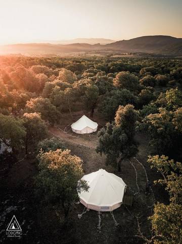 Tente pour 6 personnes, avec vue et jardin, animaux acceptés dans les Alpes-de-Haute-Provence