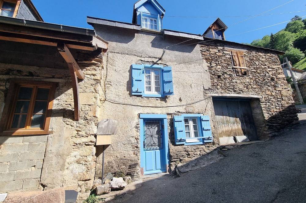 Maison au cœur d'un petit village de montagne in Boutx, Pyrénées