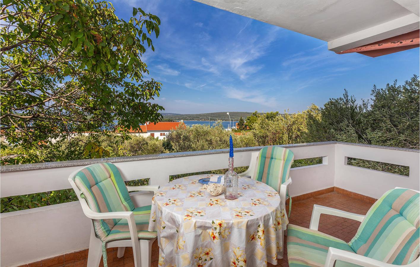 Geheel vakantieappartement, Vakantieappartement voor 5 personen met terras in Punat, Krk