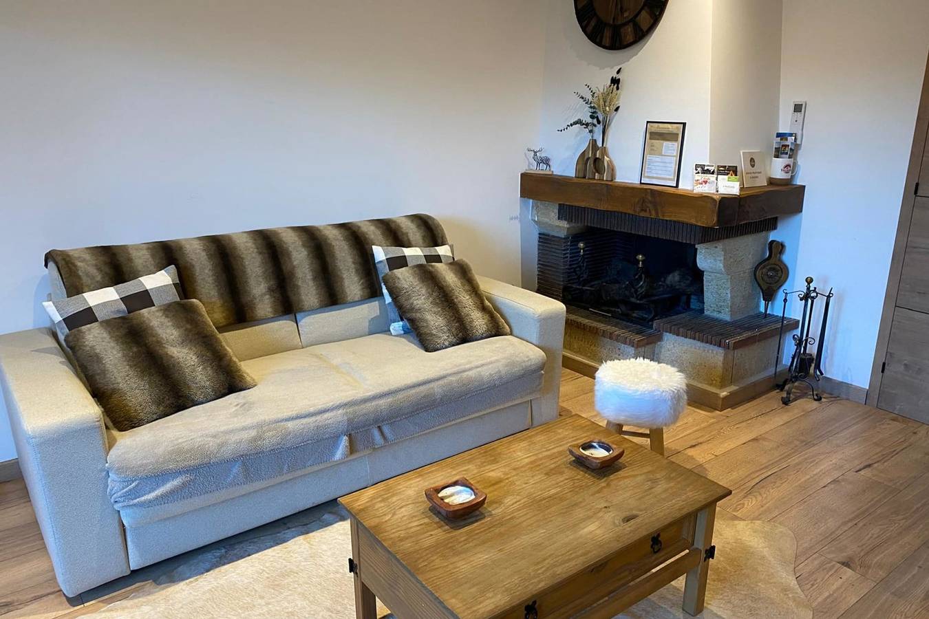 Appartement entier, T2 cosy avec cheminée et terrasse - 5min Valberg in Beuil, Région de Nice