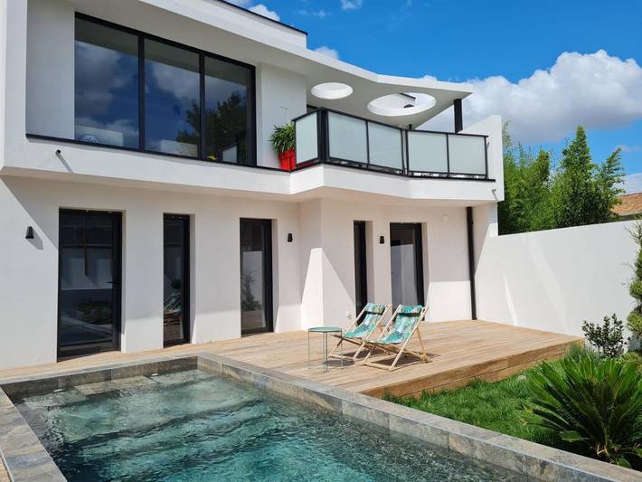 Chambre d’hôte pour 2 personnes, avec Balcon et Terrasse ainsi que Piscine et Vue