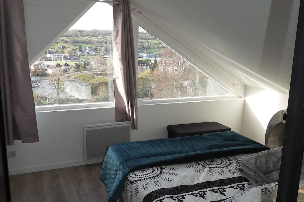 Entire apartment, Adorable apartment, completely renovated, bright, 8m² terrace, lovely view. in Lisieux, Lisieux region