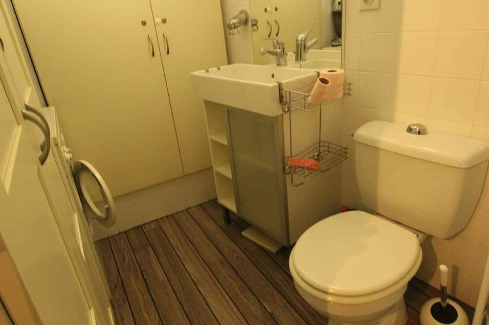 Appartement entier, Studio Cabine Rdc pour 2/3 Pers avec Jardin, Parking, Ll, Lv, Wifi - Proche Thermes et Télécabine in Luchon-Superbagnères, Bagnères-de-Luchon