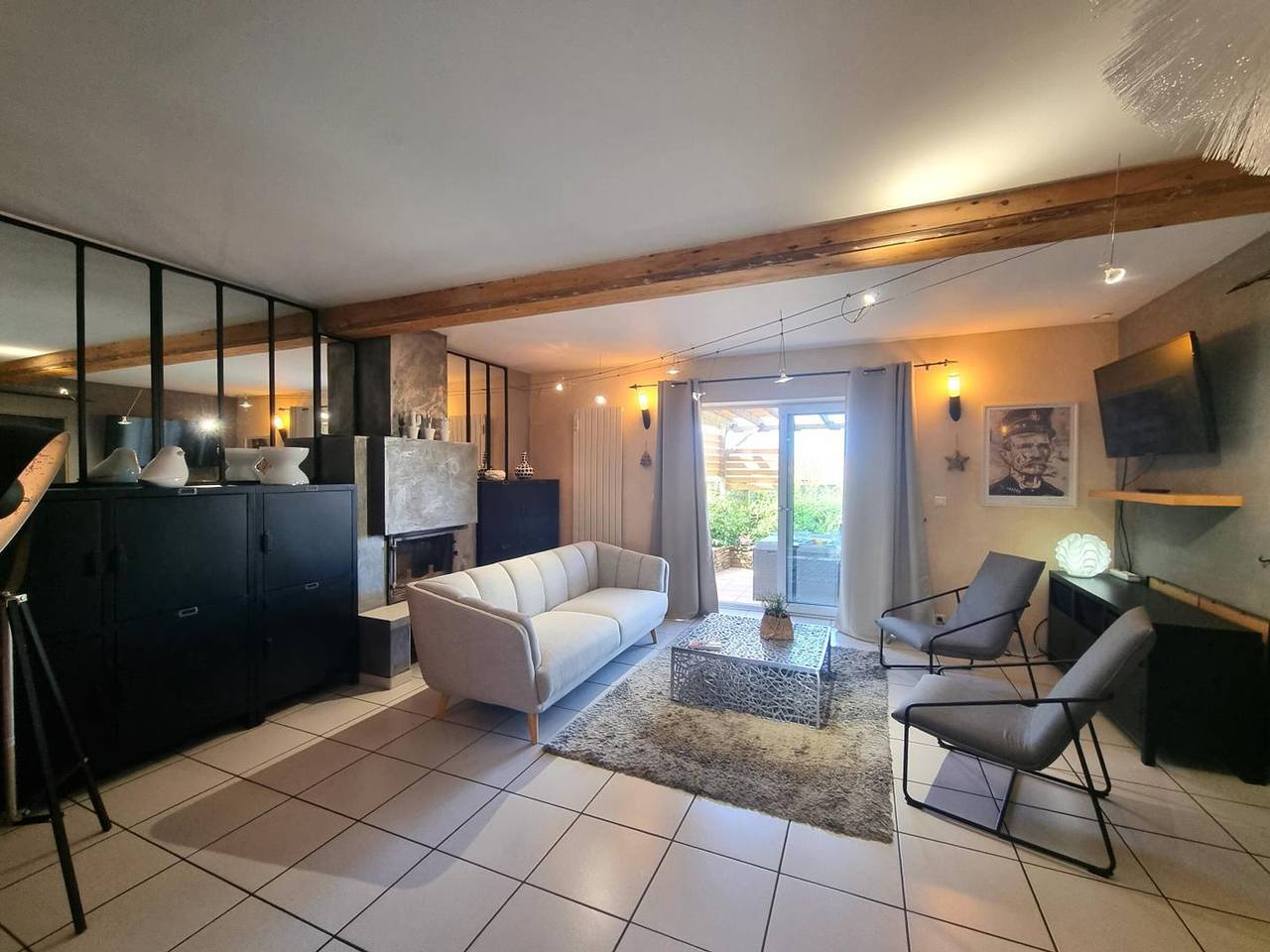 Gîte authentique avec terrasse et tout confort, entre Monts du Lyonnais et bassin Stéphanois in Tartaras, Parc Naturel Régional du Pilat