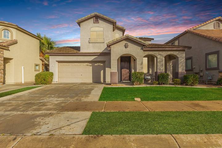 Vacation rental for 10 people, with yard and pool, with pets in Mesa