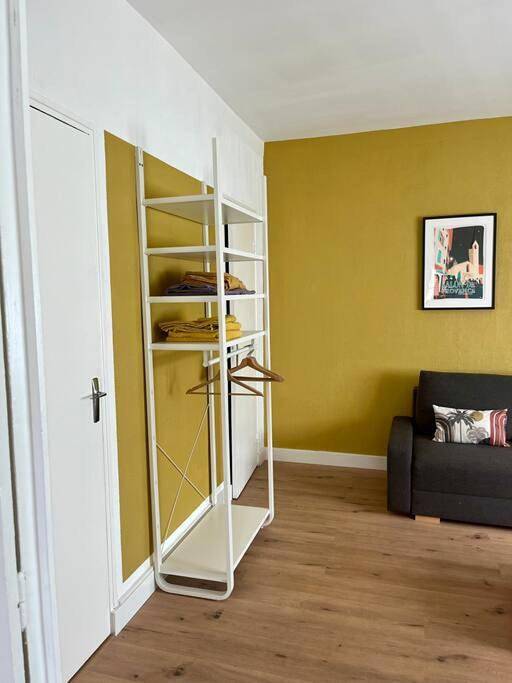 Appartement entier, One-Bedroom Apartment in Salon-de-Provence, Côte méditerranéenne (France)