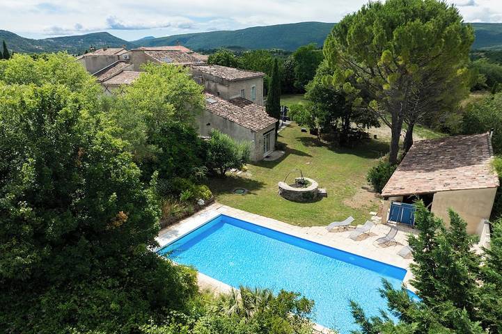 Chambre d’hôte pour 10 personnes, avec piscine et jardin