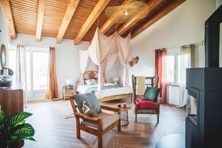 Gîte pour 10 personnes, avec vue et terrasse, animaux acceptés dans Canton du Jura - 2