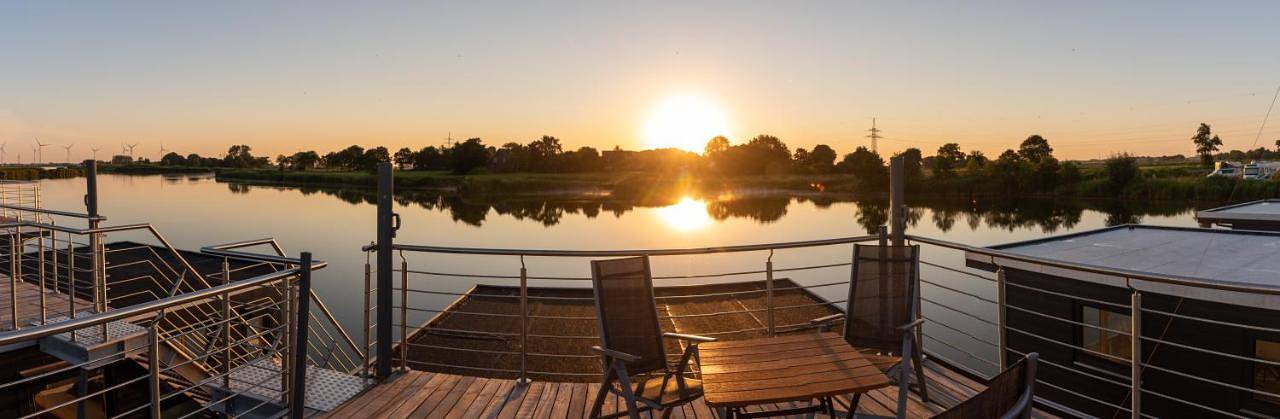 Boot für 6 Personen, mit Balkon und Terrasse sowie Seeblick und Ausblick in Wangerland