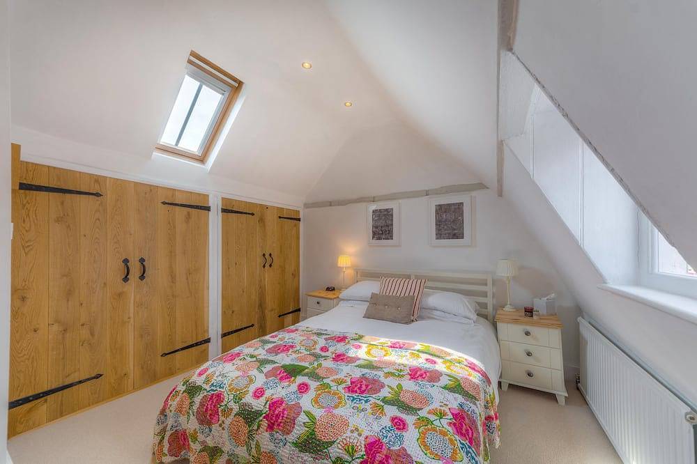 18th century flint cottage in Arundel in Arundel, South Downs