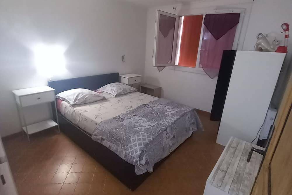 Entire apartment, Le lierre Seasonal rental, 10mn from la de ste croix, close to all shops in Aiguines, Brignoles region