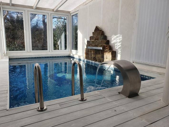 Ferienwohnung für 8 Personen, mit Garten und Ausblick sowie Pool und Sauna, kinderfreundlich in Niederdürenbach