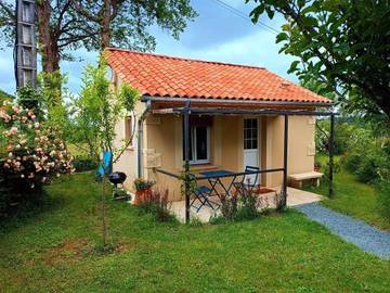 Gîte pour 2 personnes, avec vue et jardin à Saint-André-d'Allas