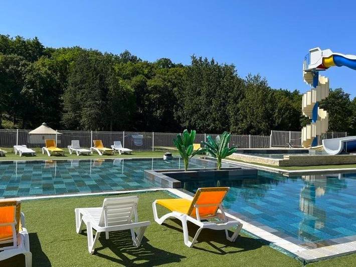 Location de vacances pour 6 personnes, avec terrasse ainsi que piscine et jardin, animaux acceptés à Saint-Mandé-sur-Brédoire - 2